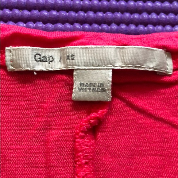 Gap xs bright pink tee - Picture 2 of 3